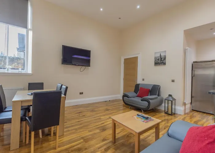 New 3-bedroom Close To Centre Apartment Edinburgh