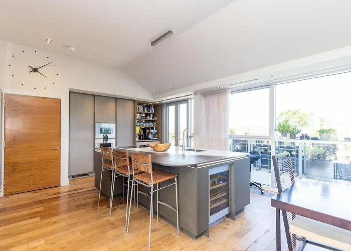 Joivy Beautiful Penthouse With Terrace & Jacuzzi Lejlighed Edinburgh