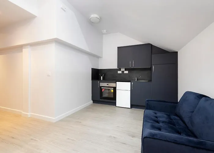 Altido Elegant Near The Meadows דירה