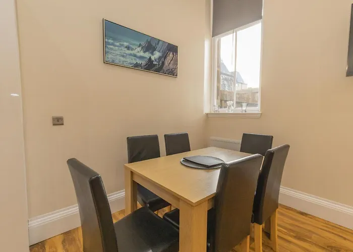 New 3-bedroom Close To Centre * Edinburgh