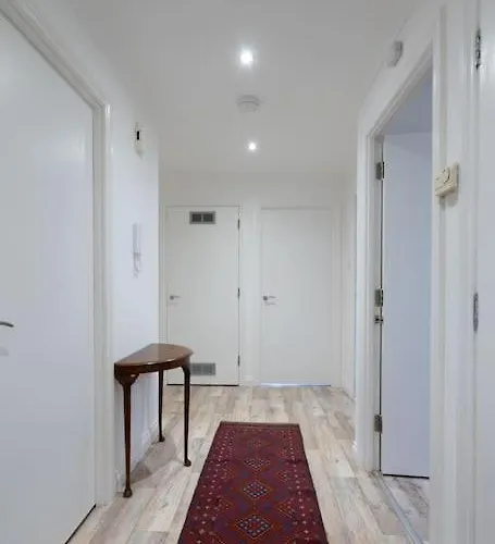 Pilrig Flat: A Lovely 5-bed With A Lift Apartment