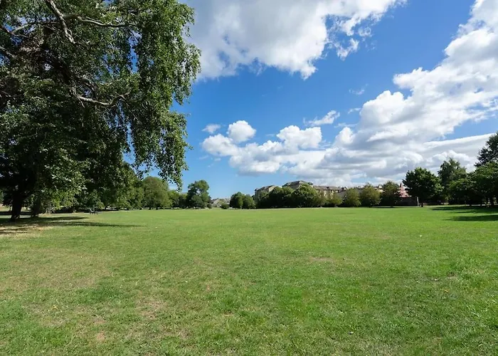 Pilrig Flat: A Lovely 5-bed With A Lift Apartment