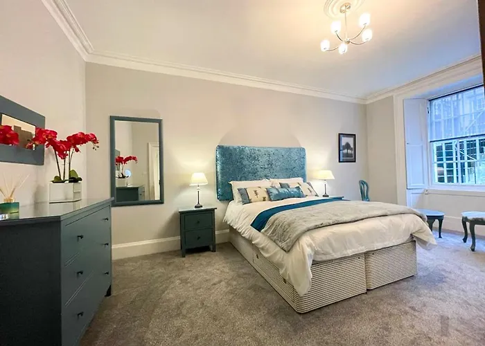 2bed, Private Garden & Fireplace, Near Water Of Leith Apartment