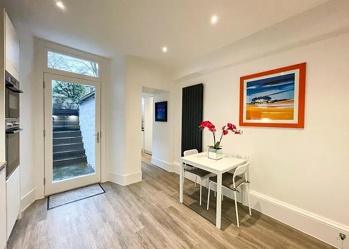 2bed, Private Garden & Fireplace, Near Water Of Leith Edinburgh