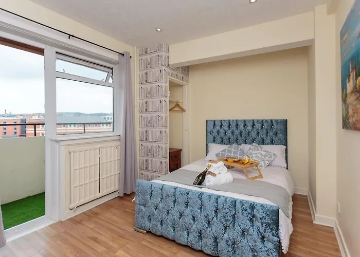 Gorgeous 3-bed Flat, 15 Minutes To Centre *