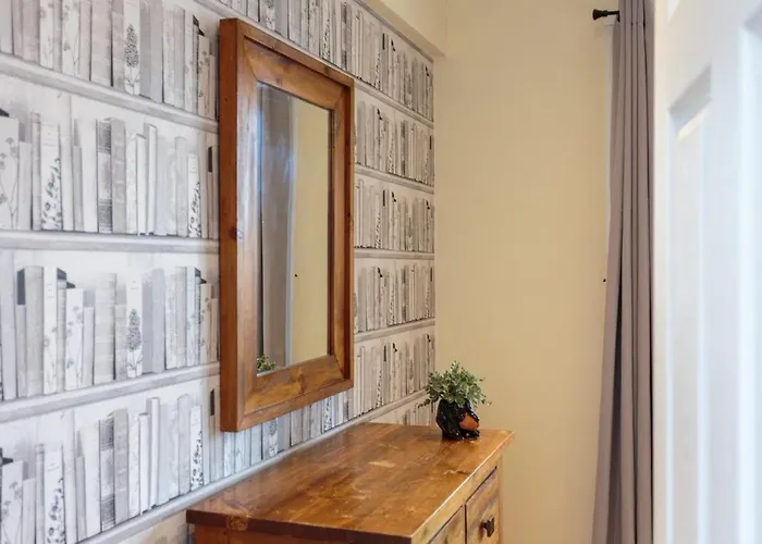 Apartment Gorgeous 3-bed Flat, 15 Minutes To Centre