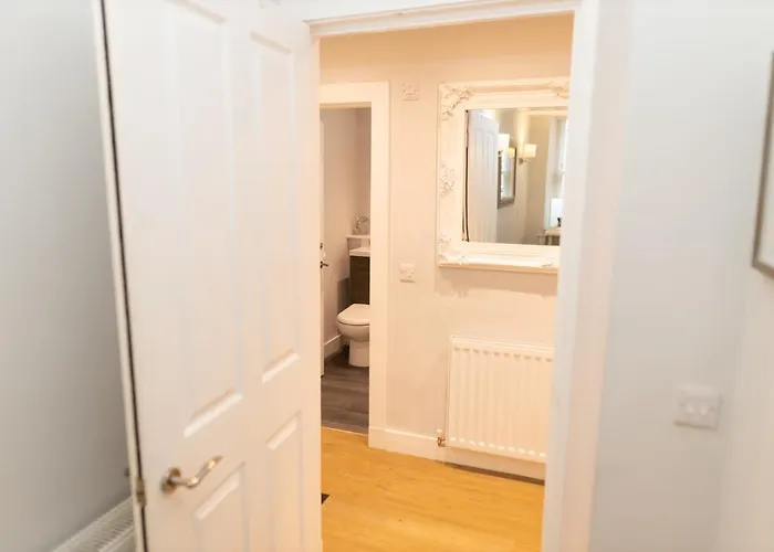 Luxury Modern 3 Bedroom In Centre דירה אדינבורו