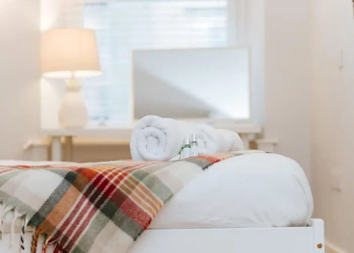 Luxury Modern 3 Bedroom In Centre