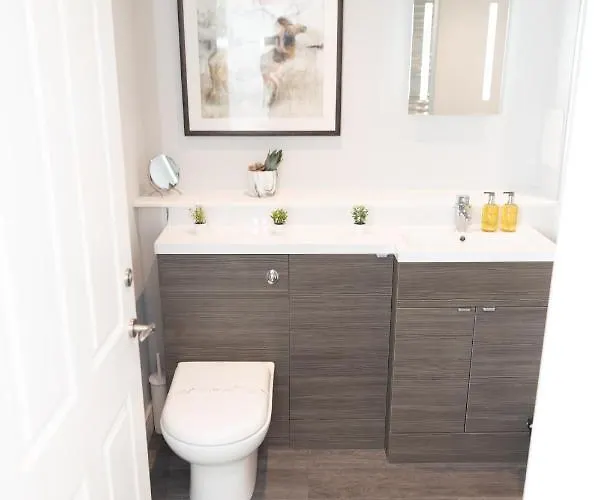 Luxury Modern 3 Bedroom In Centre