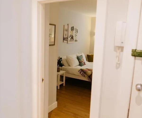 Luxury Modern 3 Bedroom In Centre *