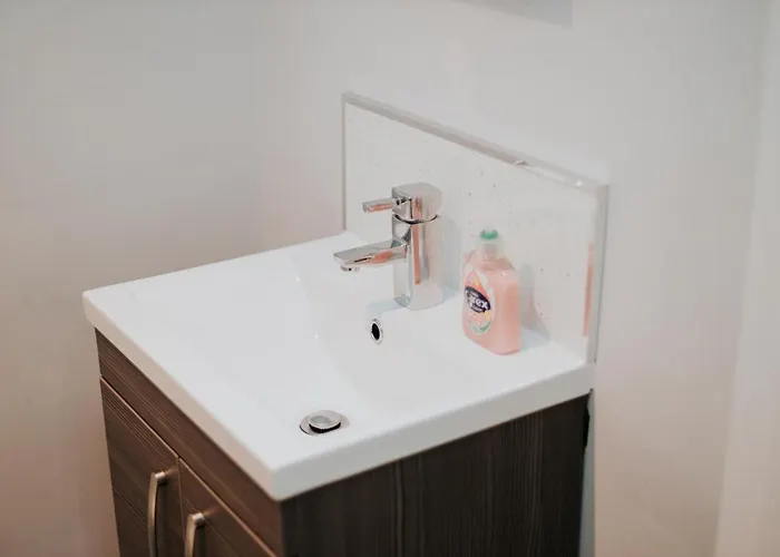 Luxury Modern 3 Bedroom In Centre דירה אדינבורו