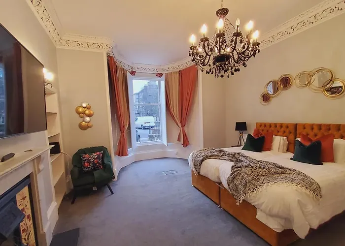 Lovely 4 Bedroom With 7 Beds And Free Parking Apartament Edynburg