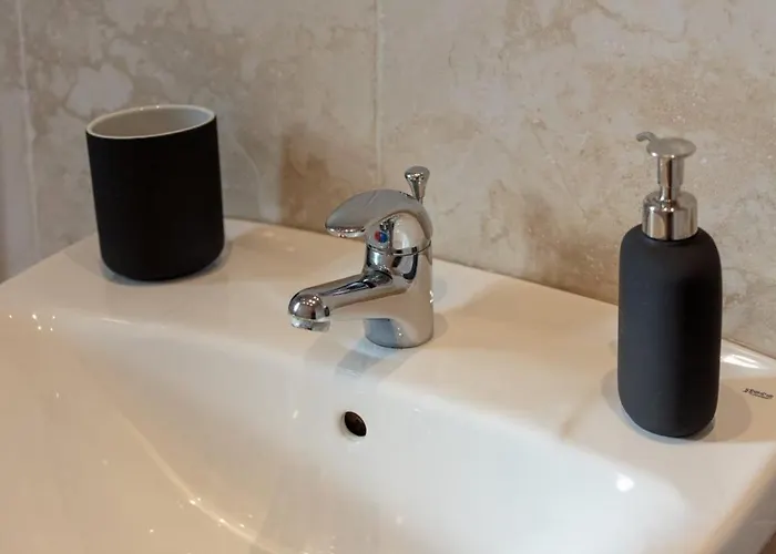 Apartment Gorgeous 3-bed Flat, 15 Minutes To Centre