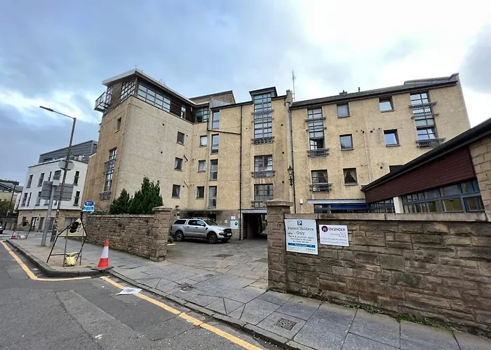 Old Town, Free Parking, Outlander Experience Edinburgh