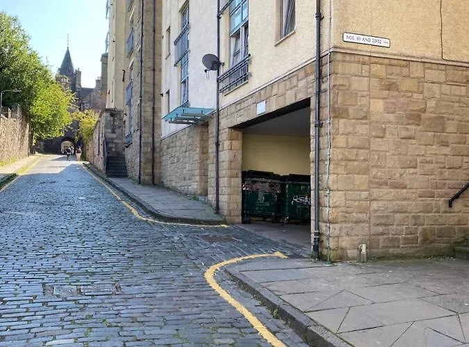 Old Town, Free Parking, Outlander Experience Apartment