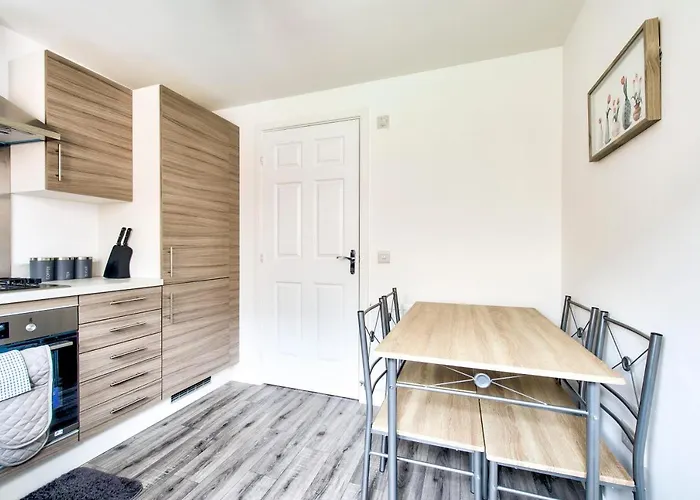 2-bedroom With Private Garden & Parking Dom wakacyjny Edynburg