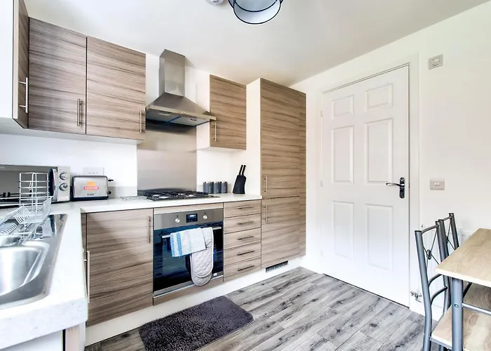 2-bedroom With Private Garden & Parking Dom wakacyjny *
