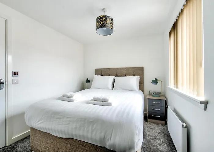 2-bedroom With Private Garden & Parking Dom wakacyjny *
