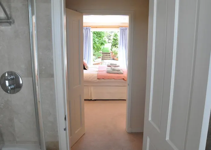 On The Brae 3*