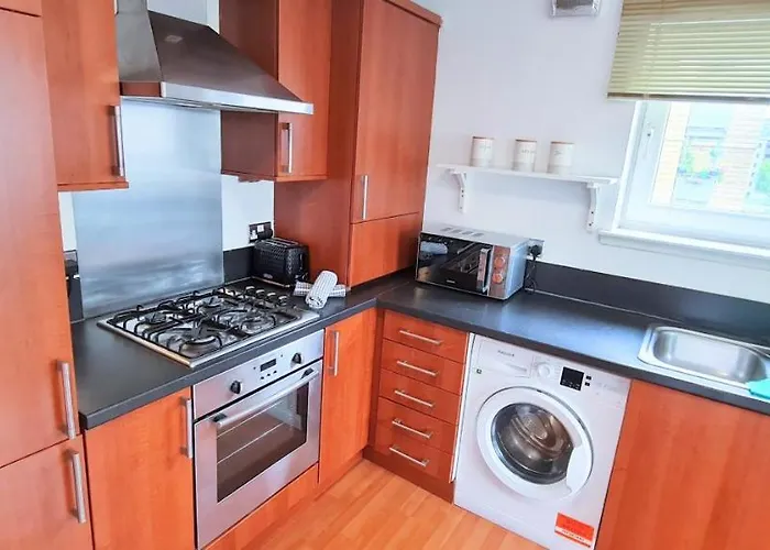 Apartment Modern Spacious 3 Bedroom Centre - Free Parking - Private Balcony