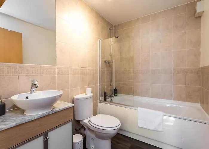 Apartment Modern Spacious 3 Bedroom Centre - Free Parking - Private Balcony Edinburgh
