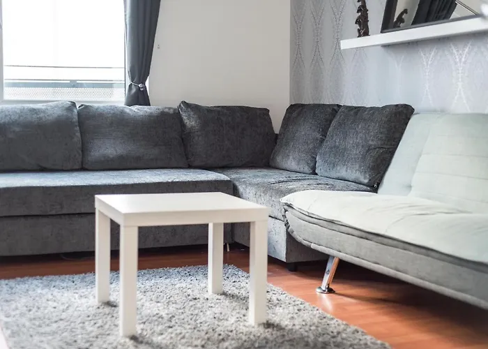 شقة Modern Spacious 3 Bedroom Centre - Free Parking - Private Balcony