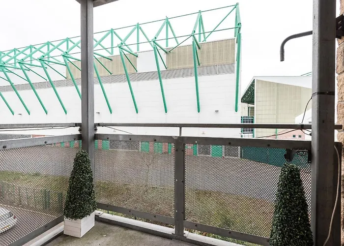 شقة Modern Spacious 3 Bedroom Centre - Free Parking - Private Balcony إدنبرة