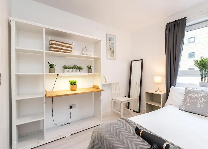 شقة Modern Spacious 3 Bedroom Centre - Free Parking - Private Balcony