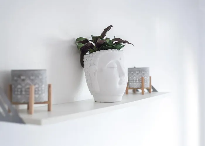 Modern Spacious 3 Bedroom Centre - Free Parking - Private Balcony * إدنبرة