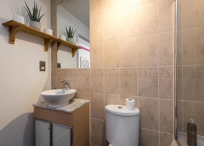 شقة Modern Spacious 3 Bedroom Centre - Free Parking - Private Balcony إدنبرة