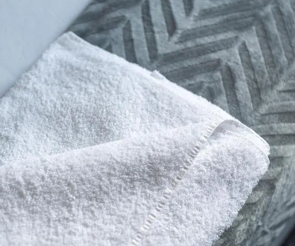 Modern Spacious 3 Bedroom Centre - Free Parking - Private Balcony إدنبرة