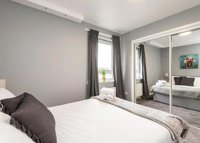 شقة Modern Spacious 3 Bedroom Centre - Free Parking - Private Balcony *