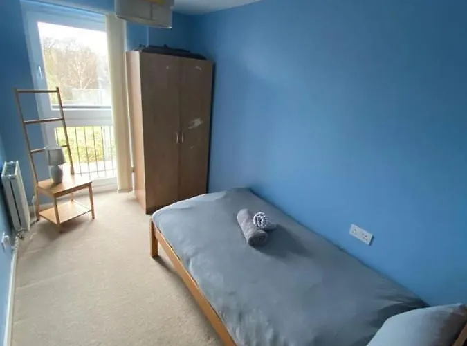 公寓 Fabulous 3 Bedroom Flat *