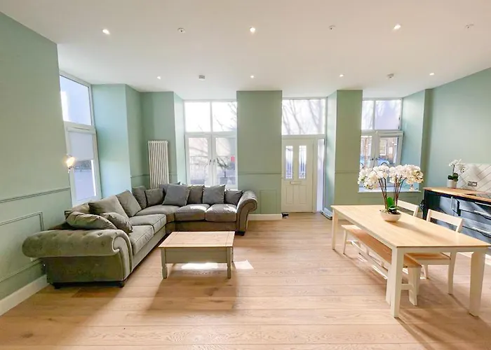 Beautiful 2br, Private Entry In Vibrant Leith Appartement *