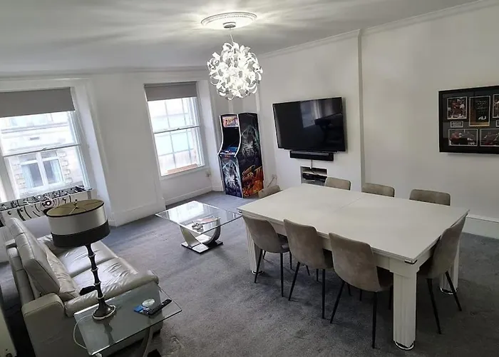 Large 4 Bed Lejlighed Edinburgh