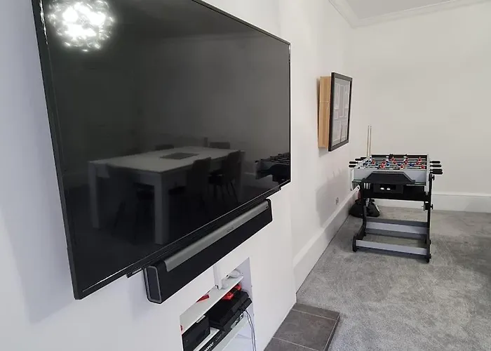 Large 4 Bed Lejlighed Edinburgh