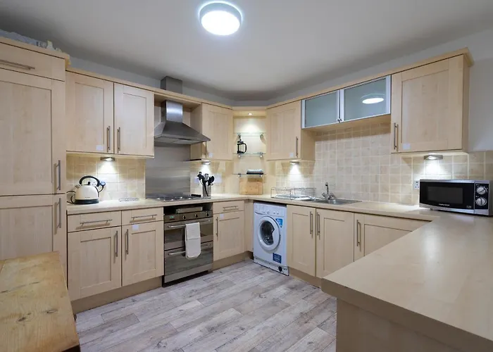 Pilrig Flat: A Lovely 5-bed With A Lift Edinburgh