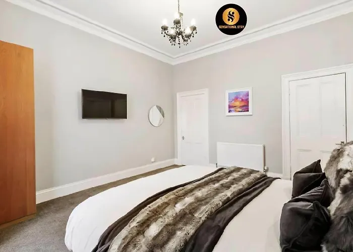 Lovely 4 Bedroom With 7 Beds And Free Parking Apartament