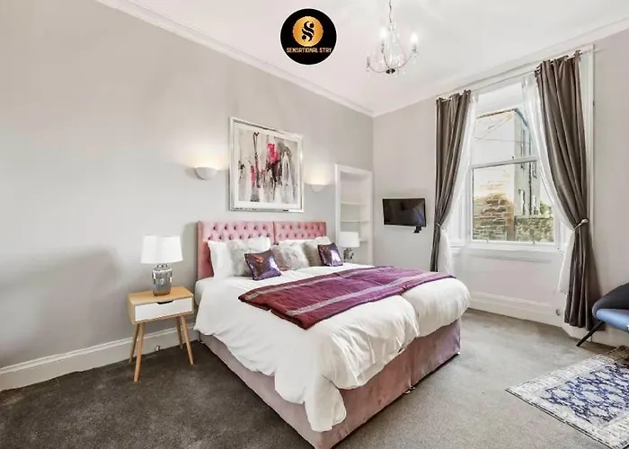 Lovely 4 Bedroom With 7 Beds And Free Parking Apartament *