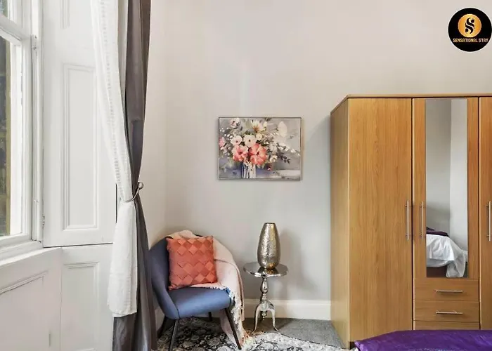 Lovely 4 Bedroom With 7 Beds And Free Parking Apartament Edynburg