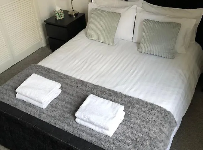 One Bedroom Flat On Ground Floor Апартаменты *
