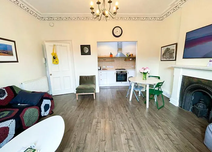Open Plan 2 Bed Apt, Near Castle * 에든버러