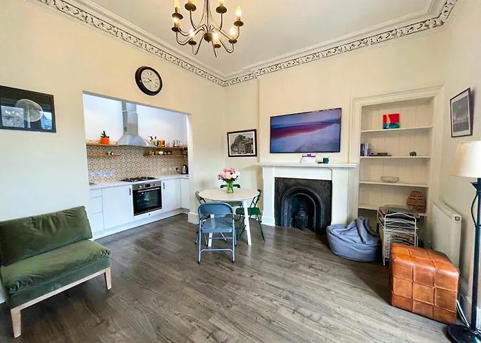 Open Plan 2 Bed Apt, Near Castle 아파트