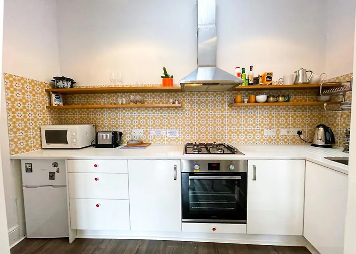 Open Plan 2 Bed Apt, Near Castle 아파트 *