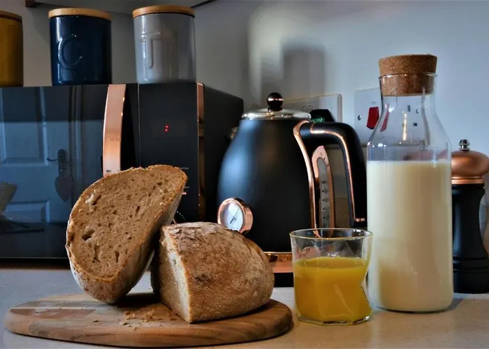 Peaceful, Lovely And Modern, Entire House *