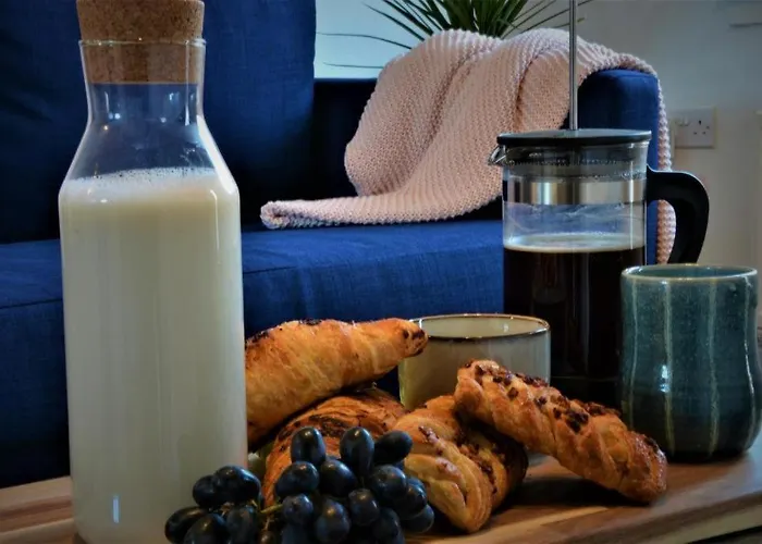 Peaceful, Lovely And Modern, Entire House Holiday home *