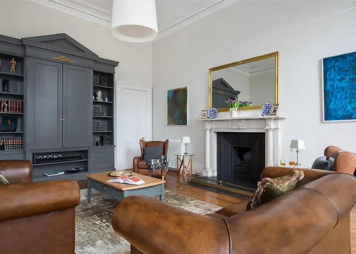 Magnificent Georgian 3-bedroom In New Town *