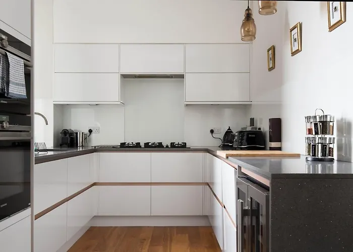 Magnificent Georgian 3-bedroom In New Town