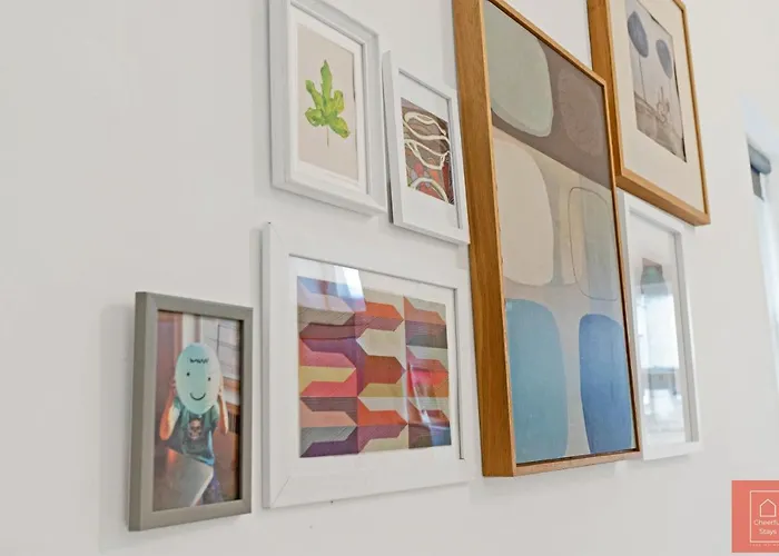 Cheerful Stays: Spacious Flat In Vibrant Leith 에든버러