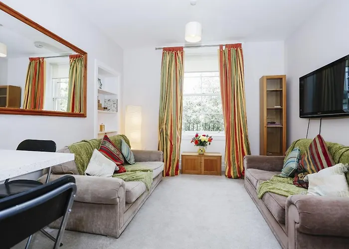 Fabulous 5 Double Bedroom Old Town * Edimburgo